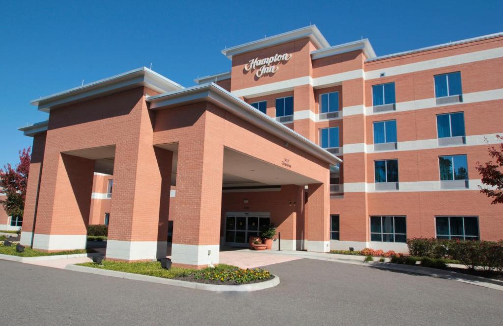 Hampton Inn Hampton-Newport News Main image 1